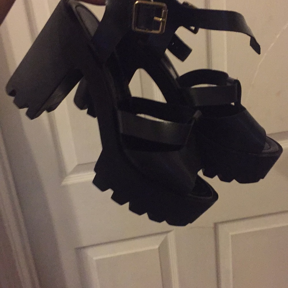 Theese are basically brand new I worn once 🤩